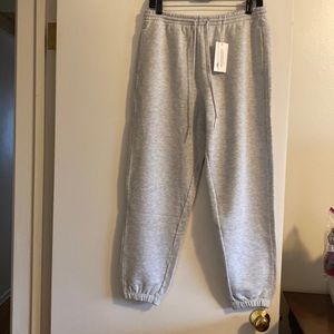 VINCE  Essential Joggers.  Light Heather Gray. NWT.